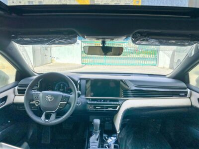 2025 Toyota Camry 2.5-liter 4-cylinder Petrol Engine Grey Beige Sedan GCC Specs