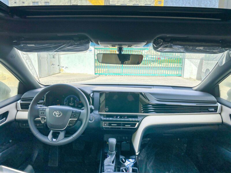 2025 Toyota Camry 2.5-liter 4-cylinder Petrol Engine Grey Beige Sedan GCC Specs