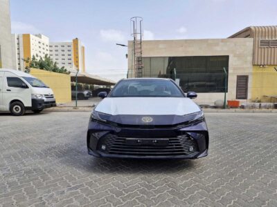 2025 Toyota Camry 2.5-liter 4-cylinder Petrol Engine Blue Beige Sedan GCC Specs