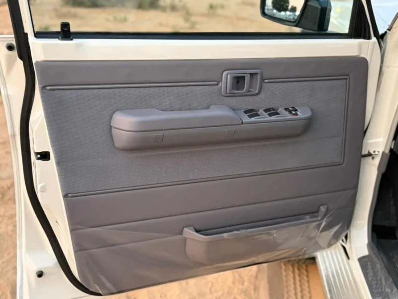 2025 Toyota Land Cruiser 70 Standard 4.0L V6 Petrol Engine White Grey SUV Manual GCC