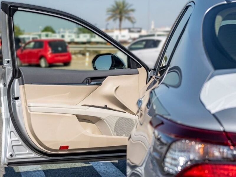 2023 Toyota Camry LE 2.5 Litres 4-Cylinder Petrol Engine Silver Beige Sedan Automatic