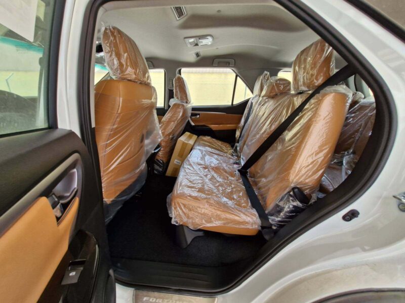 2025 Toyota Fortuner VXR 4.0-liter V6 Petrol Engine White Tan SUV Automatic GCC Specs