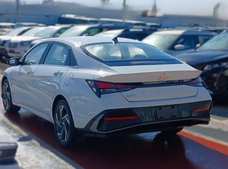 2024 Hyundai Elantra 1.5L Smartstream G 4-cylinder Petrol Engine White Grey Sedan Automatic