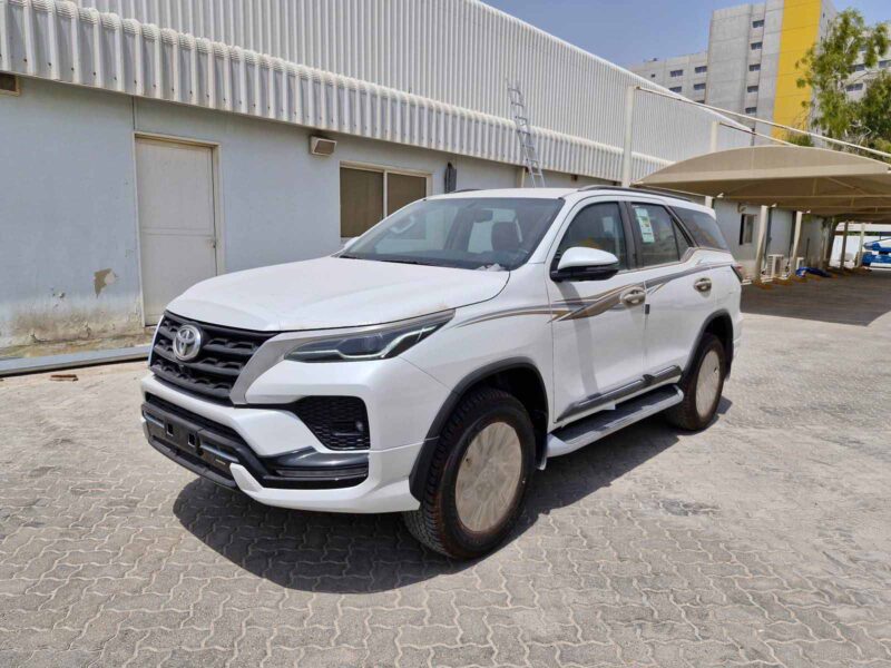 2025 Toyota Fortuner VXR 4.0-liter V6 Petrol Engine White Tan SUV Automatic GCC Specs