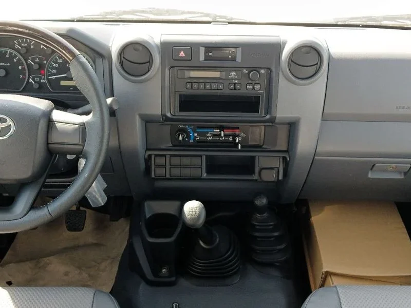 2025 Toyota Land Cruiser Pick Up LC79 4.0L V6 Petrol MT Double Cabin White Black