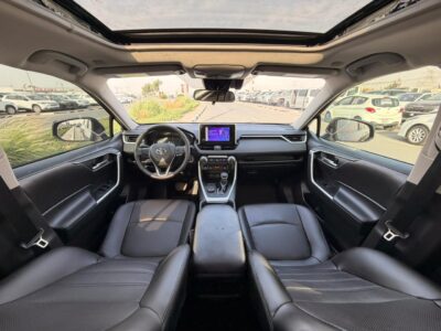 2025 TOYOTA RAV4 XLE HYBRID 2.5 Litres V4 Engine Dark Blue Black SUV AWD Canadian Specs