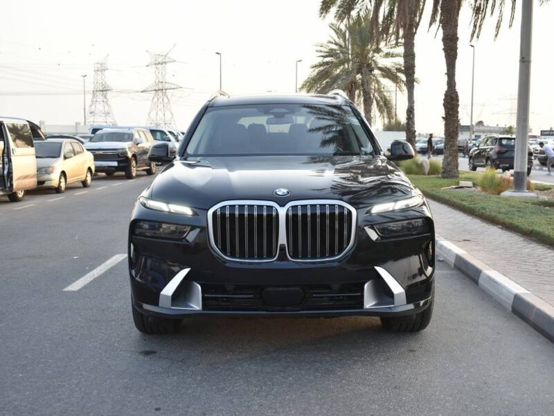 2025 BMW X7 xDrive40i 3.0-liter TwinPower Turbo inline 6-cylinder Engine Black Brown SUV