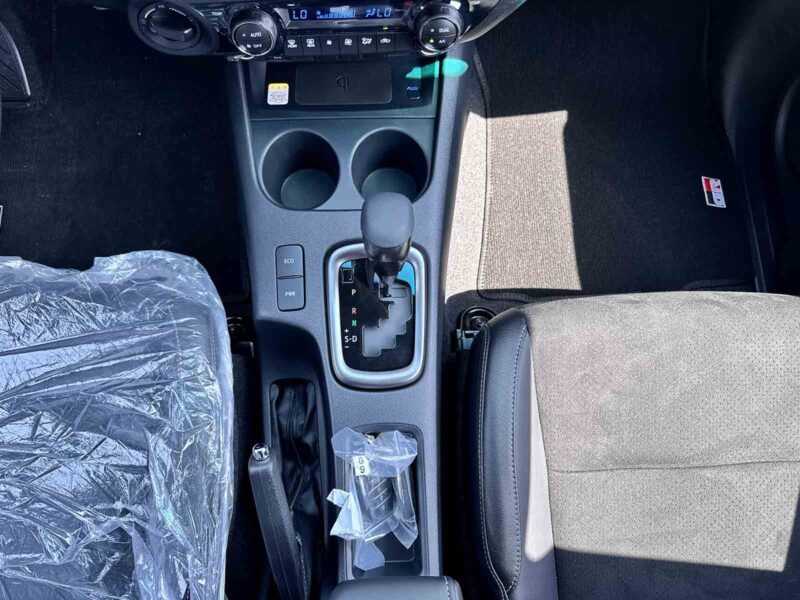 2025 Toyota Hilux Double Cab 2.8-liter 4-cylinder Turbo Diesel Black Pickup Truck GCC Specs