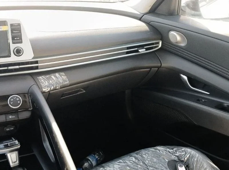 2024 Hyundai Elantra 1.5L Smartstream G 4-cylinder Petrol Engine White Grey Sedan Automatic