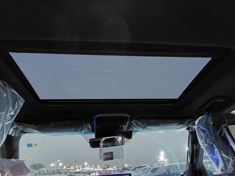 2025 Toyota Land Cruiser VXR 3.5L Twin-Turbo V6 Petrol Engine White Red SUV GCC Specs