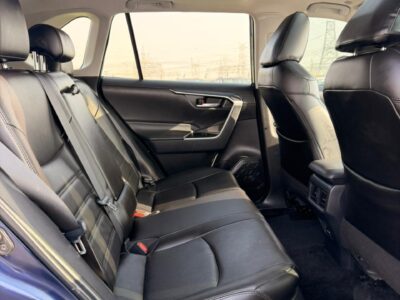 2025 TOYOTA RAV4 XLE HYBRID 2.5 Litres V4 Engine Dark Blue Black SUV AWD Canadian Specs