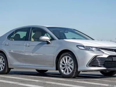 2023 Toyota Camry LE 2.5 Litres 4-Cylinder Petrol Engine Silver Beige Sedan Automatic