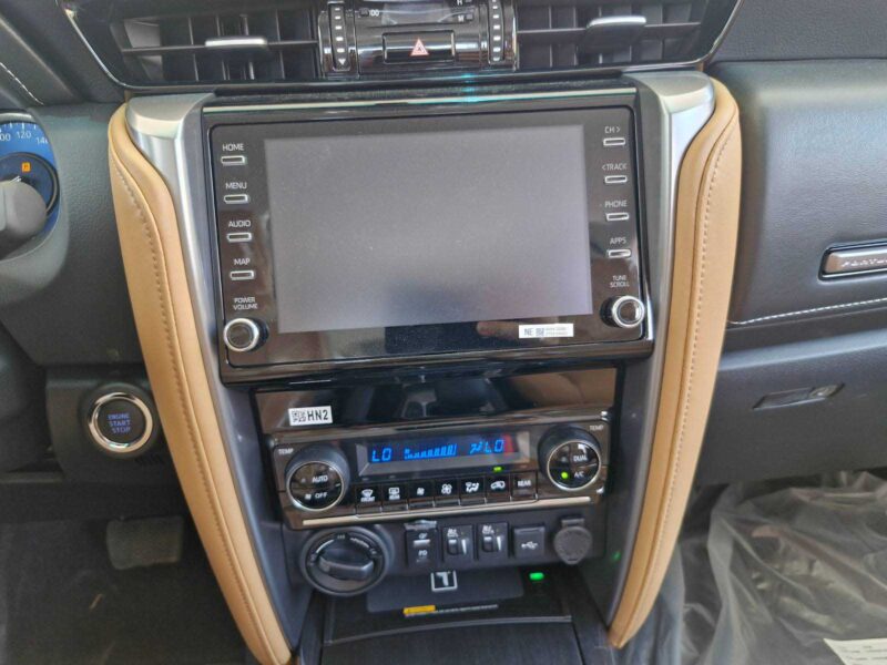 2025 Toyota Fortuner VXR 4.0-liter V6 Petrol Engine White Tan SUV Automatic GCC Specs