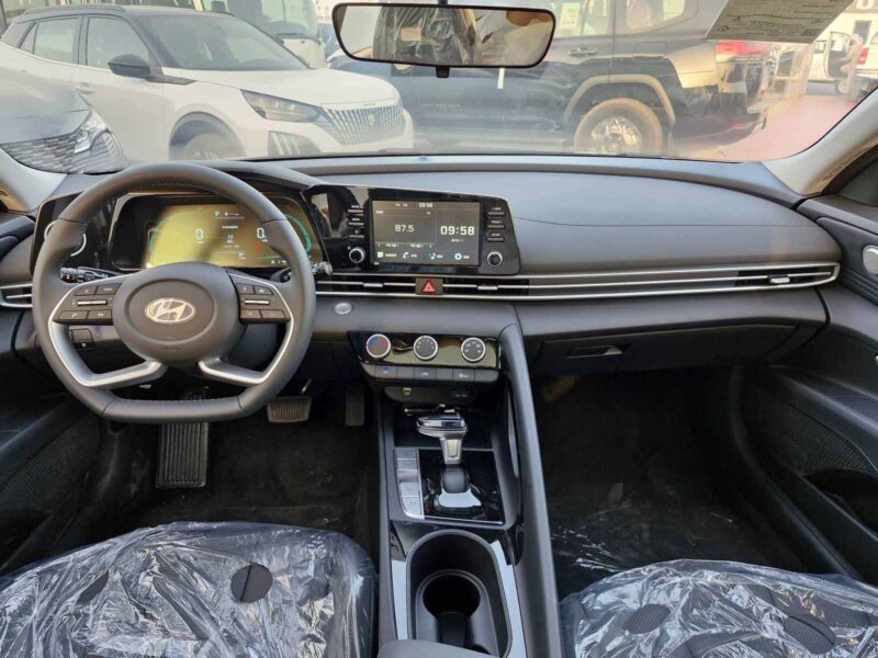 2025 Hyundai Elantra CVT GLX Elite Edition 1.5L 4-cylinder Petrol Engine White Black Sedan