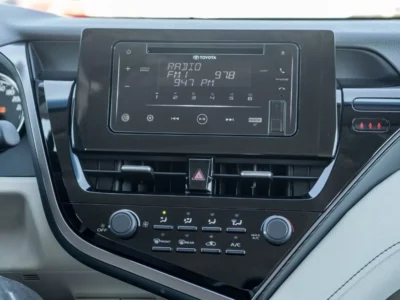 2023 Toyota Camry LE 2.5 Litres 4-Cylinder Petrol Engine Silver Beige Sedan Automatic