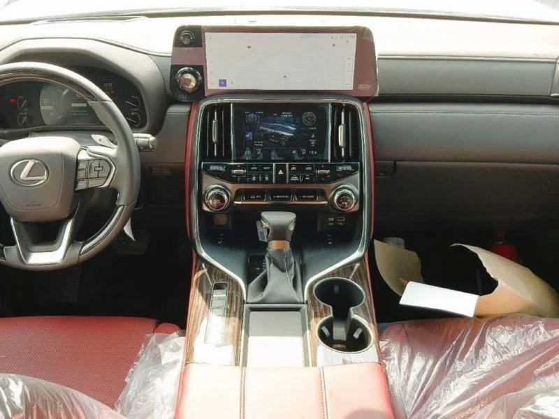 2024 Lexus LX 600 3.5-liter Twin-Turbocharged V6 Petrol Engine White Red SUV GCC Specs