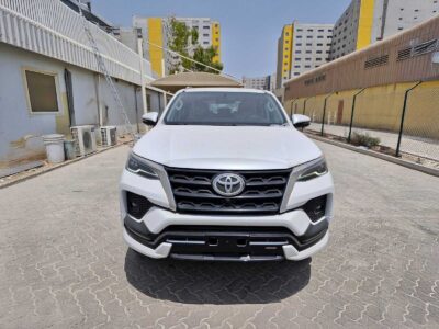 2025 Toyota Fortuner VXR 4.0-liter V6 Petrol Engine White Tan SUV Automatic GCC Specs