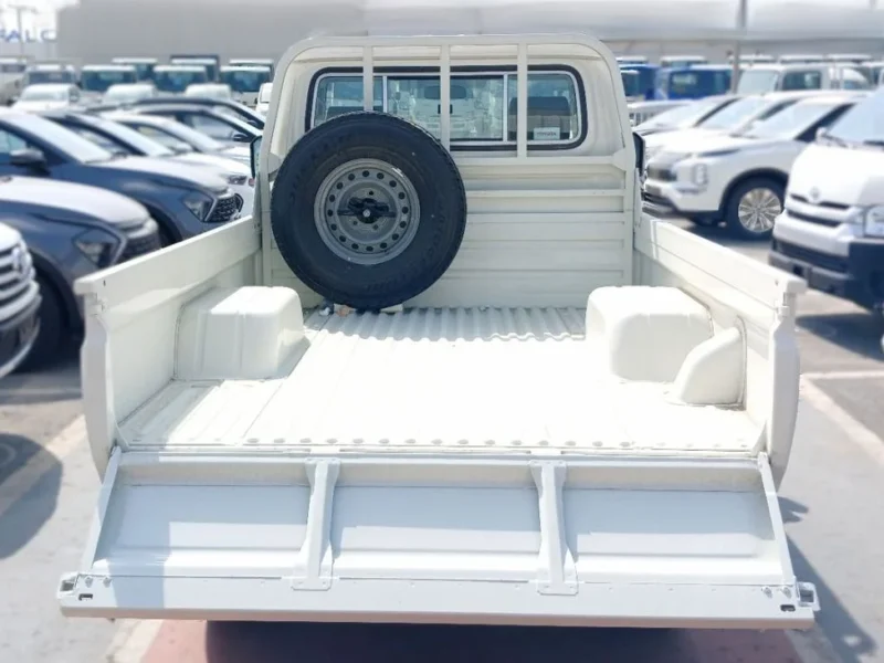 2025 Toyota Land Cruiser 79 Single Cab 2.8L 4-cylinder Turbocharged Diesel White Beige