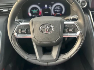 2025 Toyota Land Cruiser VXR 3.5L Twin-Turbo V6 Petrol Engine Black Red SUV GCC Specs