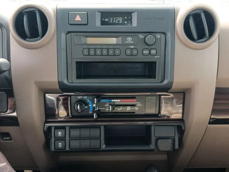 2025 Toyota Land Cruiser 79 Single Cab 2.8L 4-cylinder Turbocharged Diesel White Beige