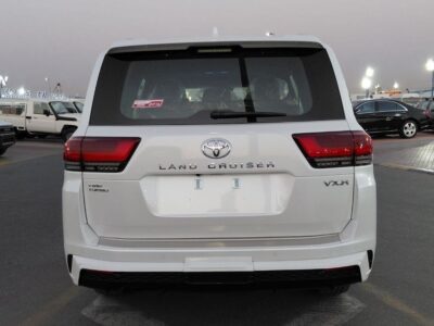 2025 Toyota Land Cruiser VXR 3.5L Twin-Turbo V6 Petrol Engine White Red SUV GCC Specs