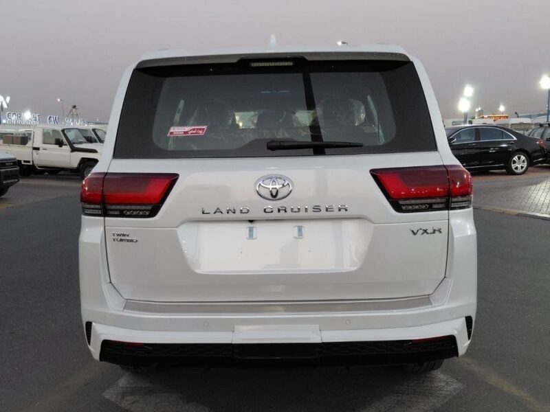 2025 Toyota Land Cruiser VXR 3.5L Twin-Turbo V6 Petrol Engine White Red SUV GCC Specs