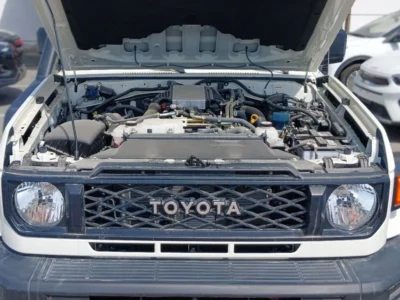 2025 Toyota Land Cruiser 79 Single Cab 2.8L 4-cylinder Turbocharged Diesel White Beige