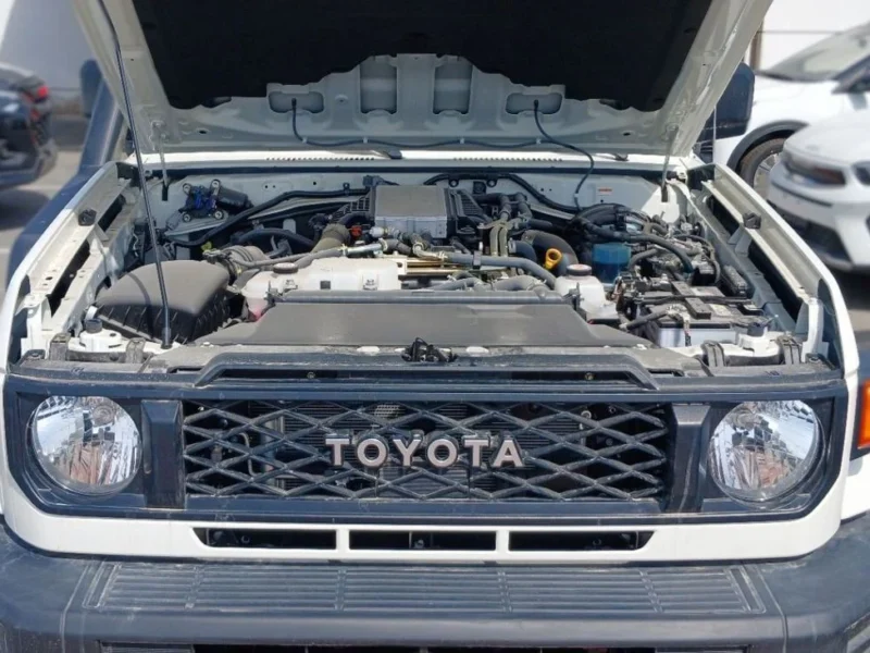 2025 Toyota Land Cruiser 79 Single Cab 2.8L 4-cylinder Turbocharged Diesel White Beige