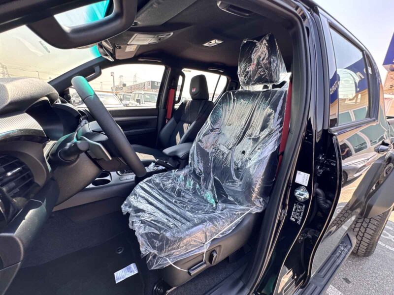 2025 Toyota Hilux Double Cab 2.8-liter 4-cylinder Turbo Diesel Black Pickup Truck GCC Specs