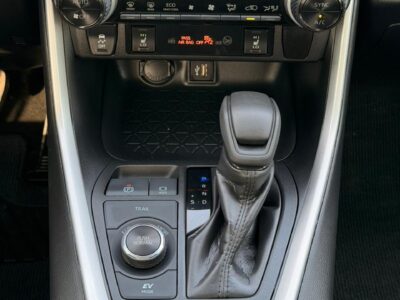 2025 TOYOTA RAV4 XLE HYBRID 2.5 Litres V4 Engine Dark Blue Black SUV AWD Canadian Specs