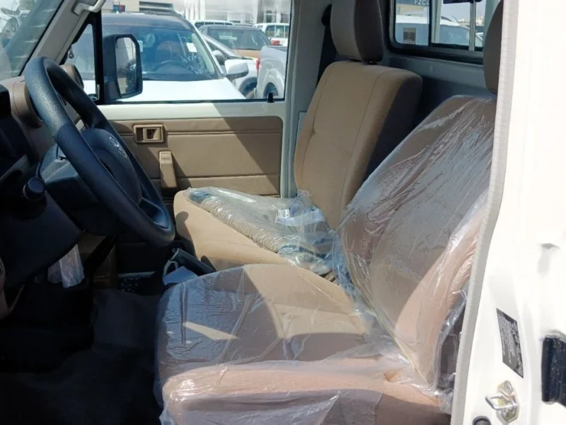 2025 Toyota Land Cruiser 79 Single Cab 2.8L 4-cylinder Turbocharged Diesel White Beige