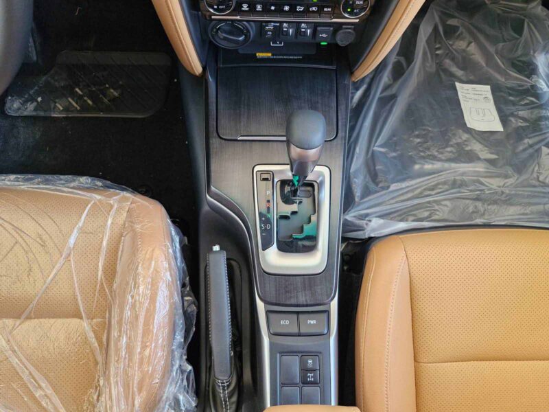 2025 Toyota Fortuner VXR 4.0-liter V6 Petrol Engine White Tan SUV Automatic GCC Specs