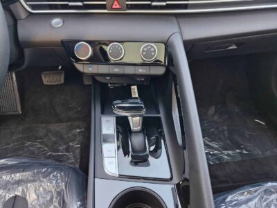 2025 Hyundai Elantra CVT GLX Elite Edition 1.5L 4-cylinder Petrol Engine White Black Sedan