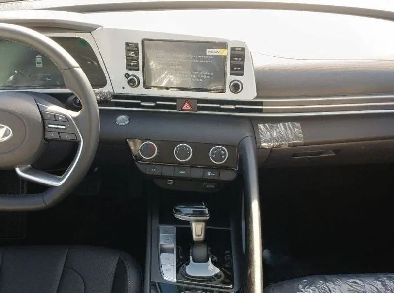 2024 Hyundai Elantra 1.5L Smartstream G 4-cylinder Petrol Engine White Grey Sedan Automatic