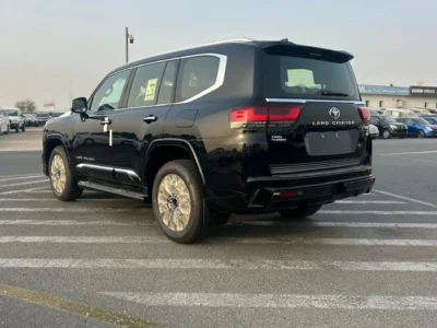 2025 Toyota Land Cruiser VXR 3.5L Twin-Turbo V6 Petrol Engine Black Red SUV GCC Specs