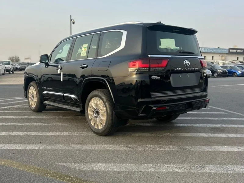 2025 Toyota Land Cruiser VXR 3.5L Twin-Turbo V6 Petrol Engine Black Red SUV GCC Specs