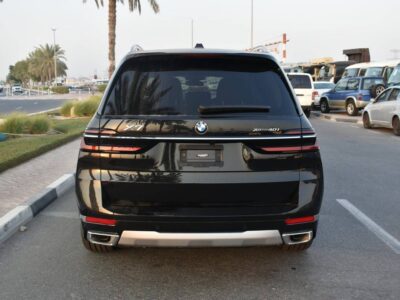 2025 BMW X7 xDrive40i 3.0-liter TwinPower Turbo inline 6-cylinder Engine Black Brown SUV