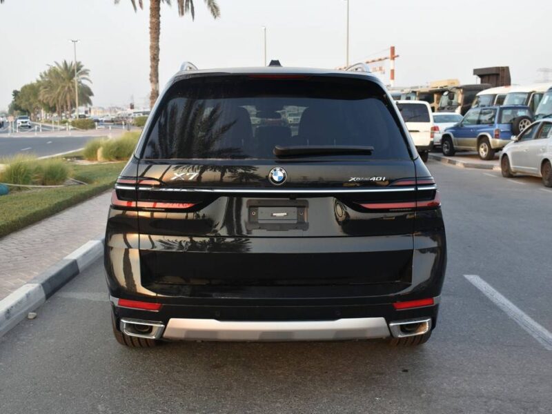 2025 BMW X7 xDrive40i 3.0-liter TwinPower Turbo inline 6-cylinder Engine Black Brown SUV