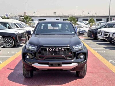 2025 Toyota Hilux Double Cab 2.8-liter 4-cylinder Turbo Diesel Black Pickup Truck GCC Specs
