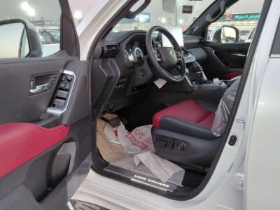 2025 Toyota Land Cruiser VXR 3.5L Twin-Turbo V6 Petrol Engine White Red SUV GCC Specs