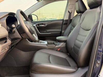 2025 TOYOTA RAV4 XLE HYBRID 2.5 Litres V4 Engine Dark Blue Black SUV AWD Canadian Specs