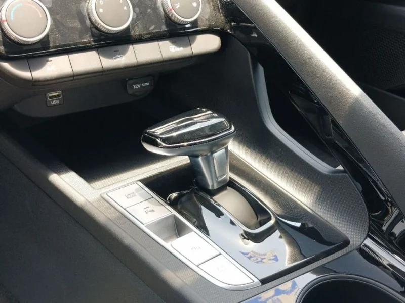 2025 Hyundai Elantra 1.5L Smartstream G 4-cylinder Petrol Engine Black Sedan Automatic