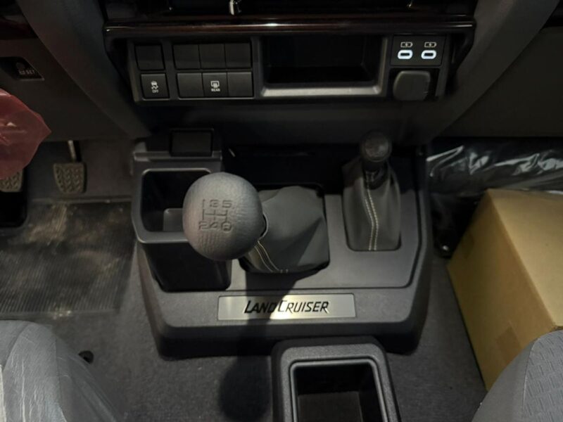 2025 Toyota Land Cruiser 70 Standard 4.0L V6 Petrol Engine White Grey SUV Manual GCC