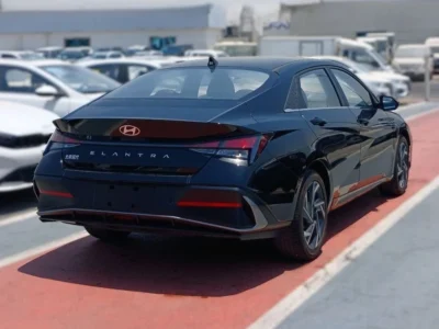 2025 Hyundai Elantra 1.5L Smartstream G 4-cylinder Petrol Engine Black Sedan Automatic