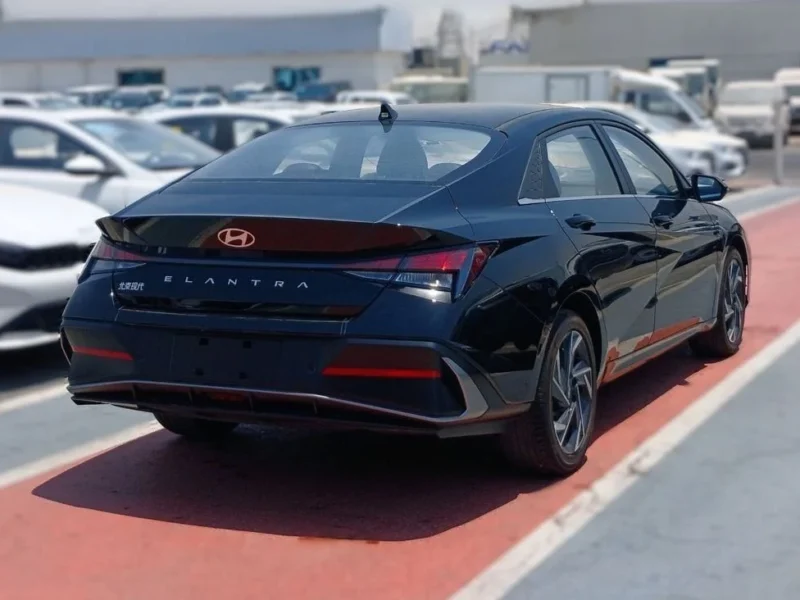 2025 Hyundai Elantra 1.5L Smartstream G 4-cylinder Petrol Engine Black Sedan Automatic