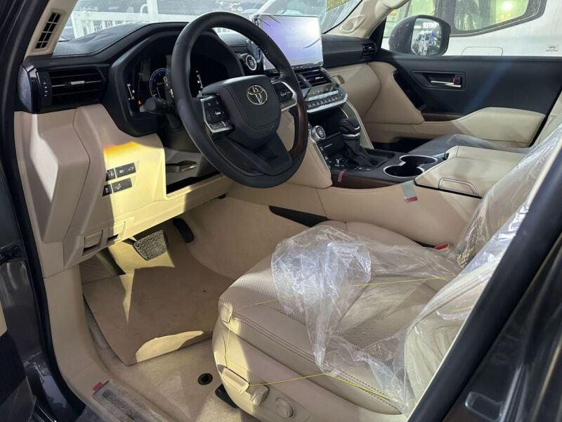 2025 Toyota Land Cruiser GXR 3.5L Twin-Turbo V6 Engine Black Beige FULL WITH JBL AND BIG KIT