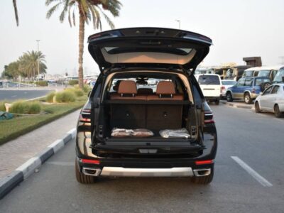 2025 BMW X7 xDrive40i 3.0-liter TwinPower Turbo inline 6-cylinder Engine Black Brown SUV