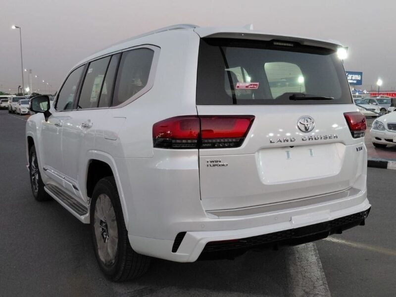 2025 Toyota Land Cruiser VXR 3.5L Twin-Turbo V6 Petrol Engine White Red SUV GCC Specs