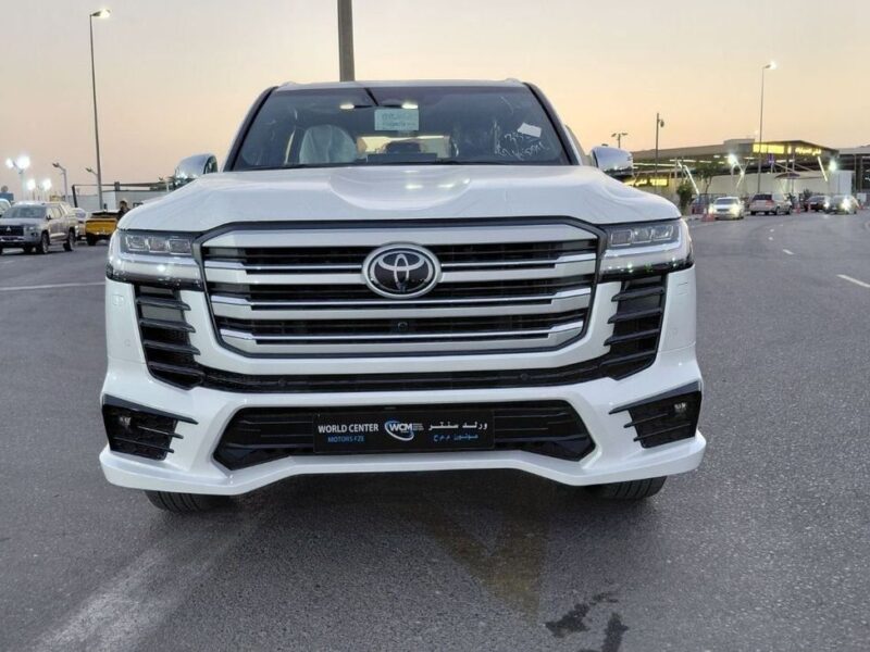 2025 Toyota Land Cruiser VXR 3.5L Twin-Turbo V6 Petrol Engine White Red SUV GCC Specs