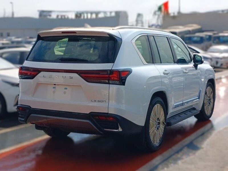 2024 Lexus LX 600 3.5-liter Twin-Turbocharged V6 Petrol Engine White Red SUV GCC Specs